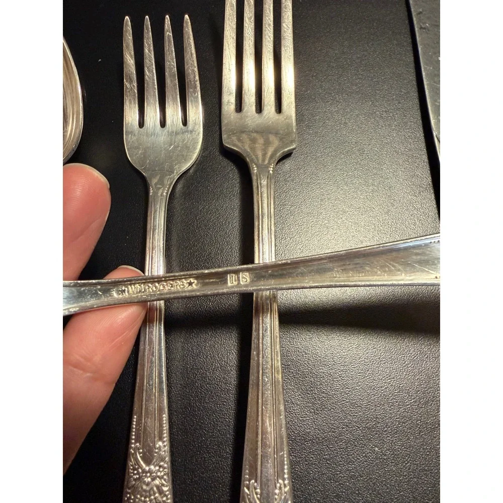 Oneida Wm Rogers Beloved Silverplate Flatware 5 Piece Place Setting Vintage‎